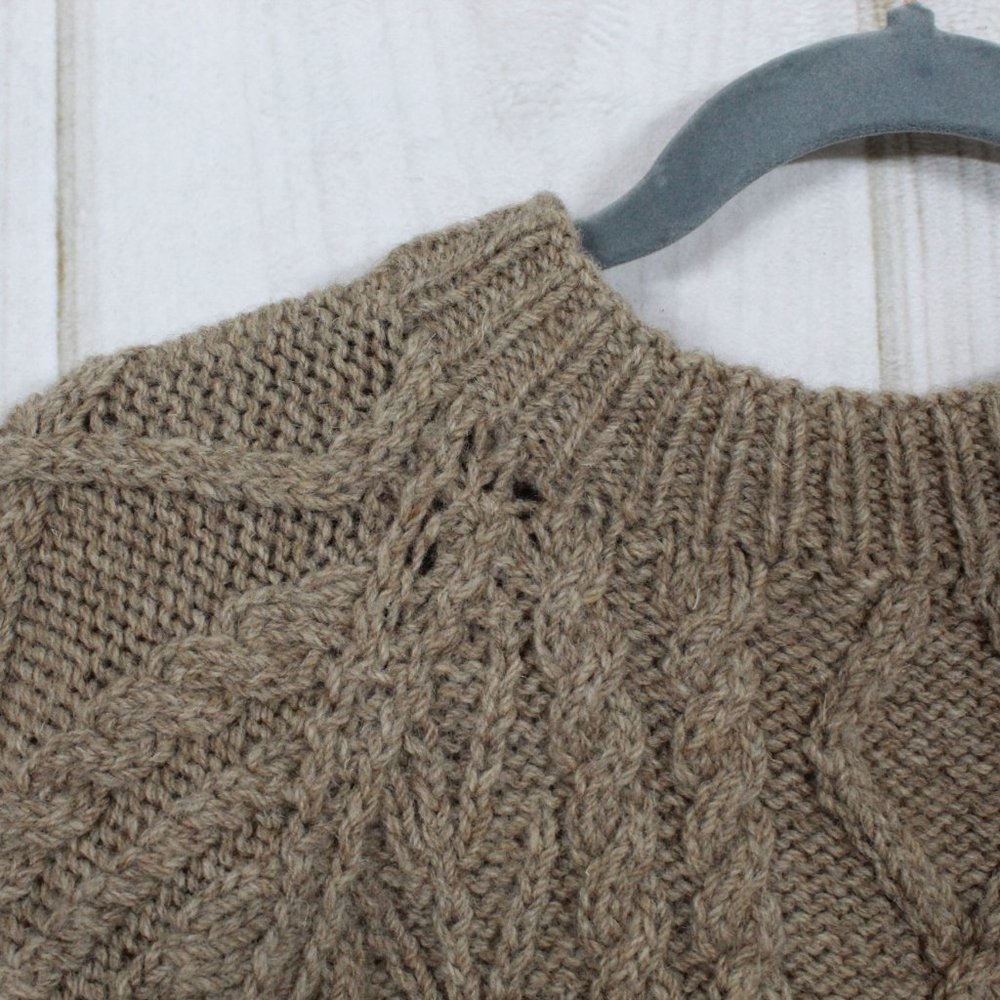 AN TUIRNE Hand Knitted Wool Corded Sweater - Picture 9 of 11